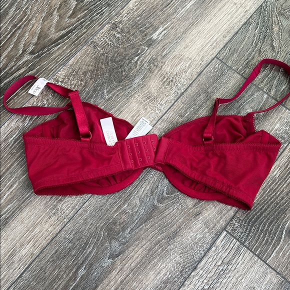 Victoria's Secret Red Bra with Heart Accents - Picture 8 of 10